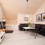 2 House B 2 *