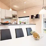 2 House B 2 *